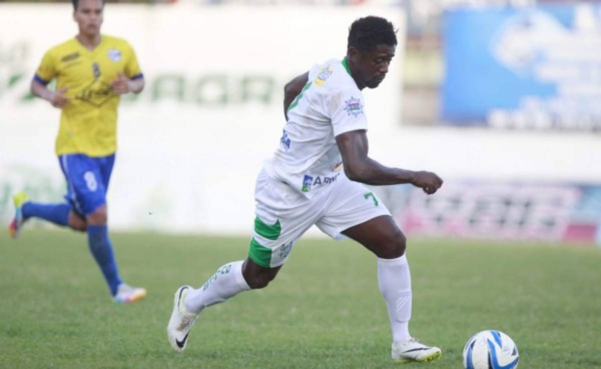 Edgar Álvarez se discute con Carlos Martínez y no entrena con Platense