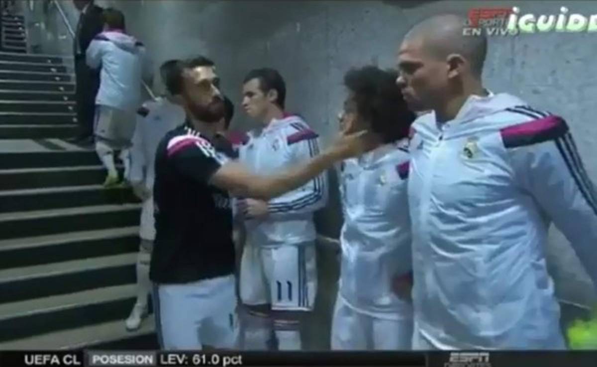 VIDEO: Álvaro Arbeloa no saluda a Iker Casillas antes de la final de Supercopa