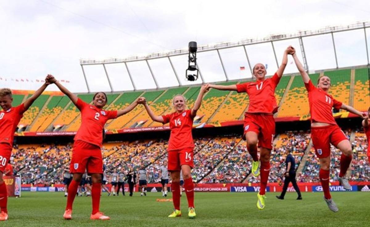 Federación de Inglaterra 'mete la pata' al felicitar a su selección femenina