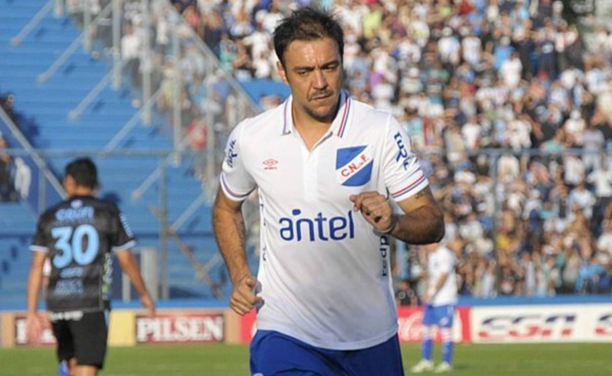 Álvaro Recoba adelanta que podría retirarse del fútbol en junio