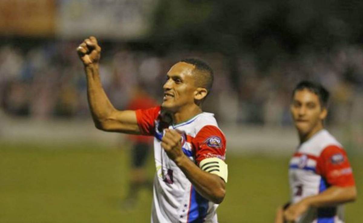 Los líderes cedieron terreno en el torneo Clausura del fútbol salvadoreño