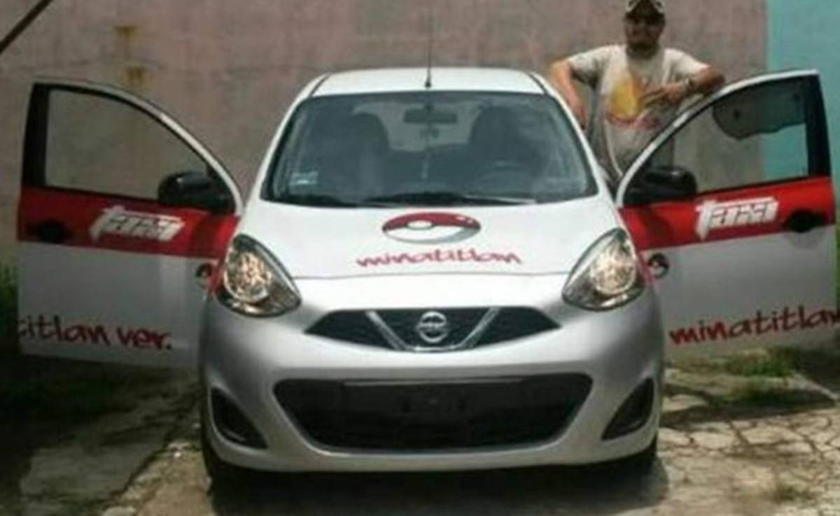 Hombre ofrece el servicio de Taxi Pokemon