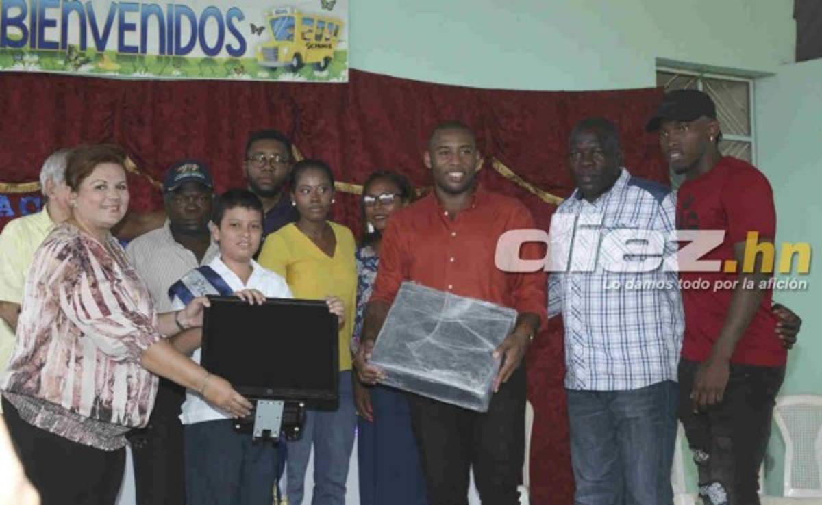 FOTOS: Así fue la visita de Alberth Elis en escuela de Chamelecón
