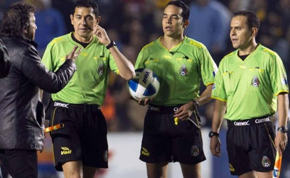 Árbitros mexicanos amenazan con irse a huelga