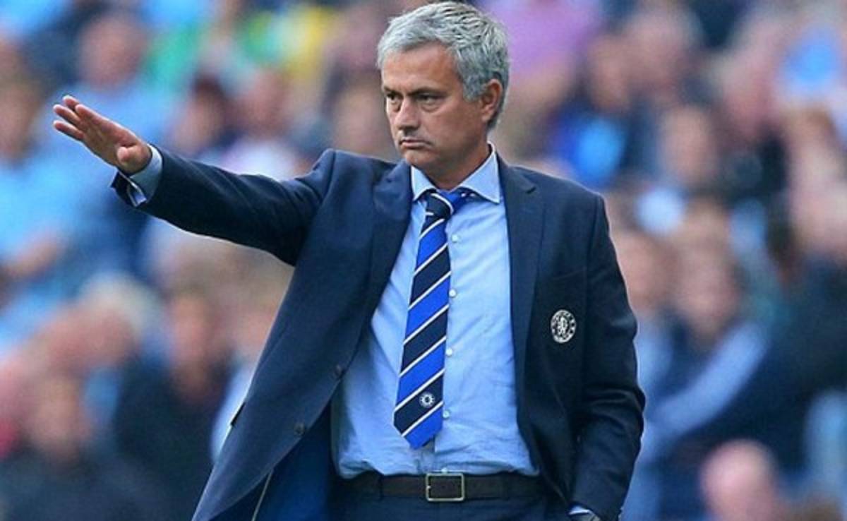Mourinho: 'Me quedan tres años y medio de contrato y los voy a cumplir'