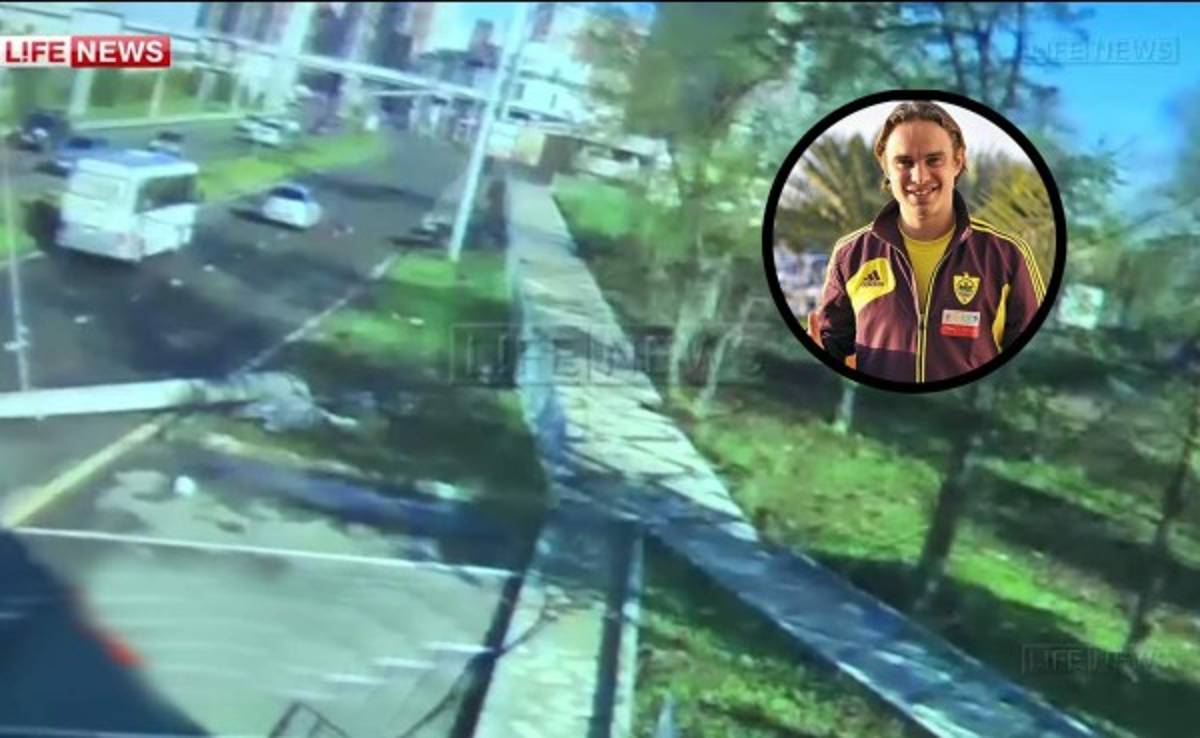 VIDEO: Brutal choque de un futbolista ruso contra un poste de la luz