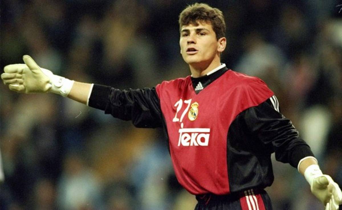 Iker Casillas, el fin de una era vestido de blanco