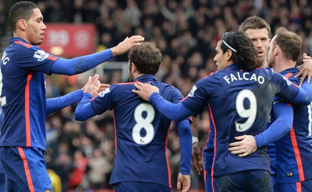 Radamel Falcao anota y vuelve a salvar al Manchester United