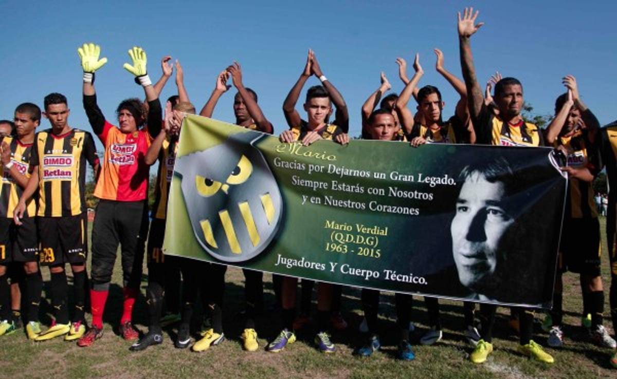 Un minuto de aplausos en San Manuel para Mario Verdial