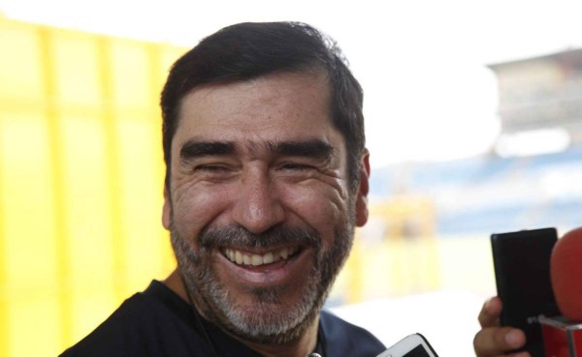 Gilberto Arenas, el preparador de la Selección hondureña que se firma con ocho apellidos