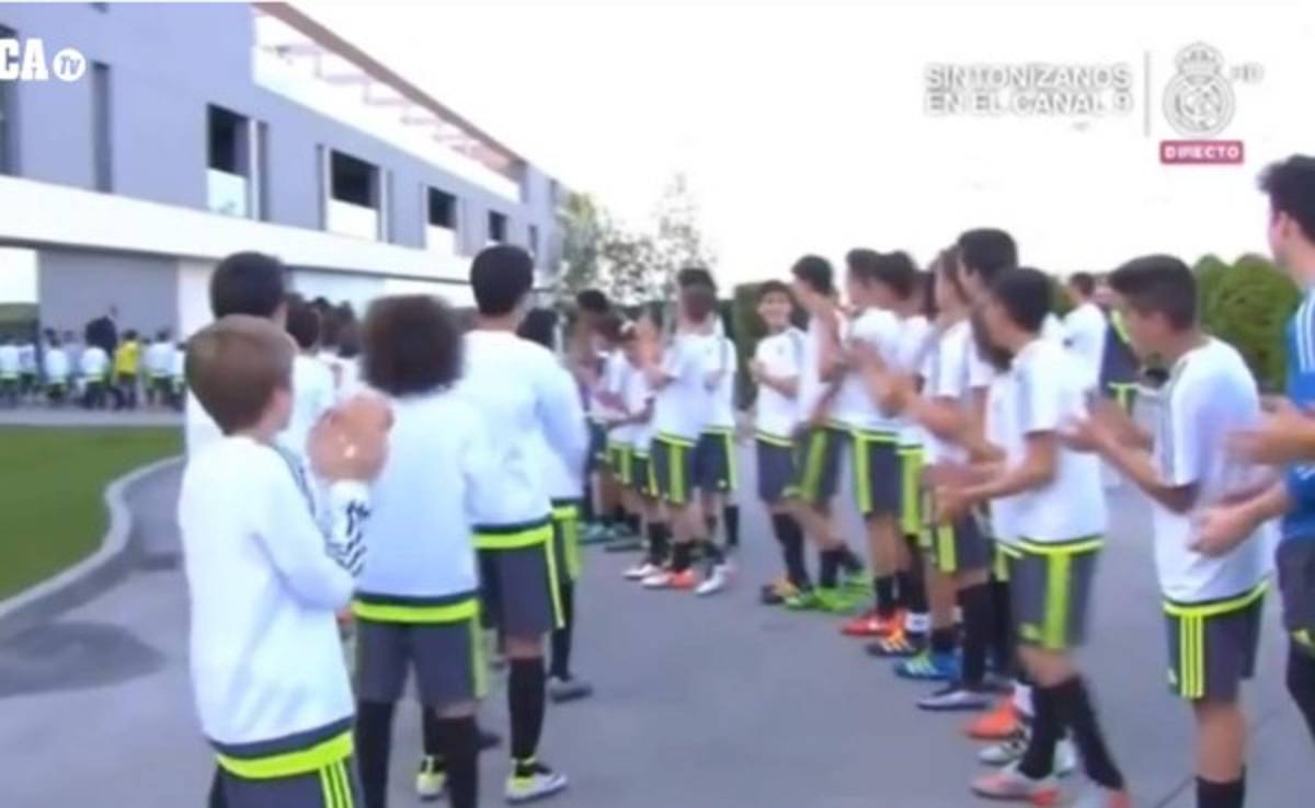 VIDEO: Emotiva pancarta con la que canteranos del Real Madrid despidieron a la plantilla