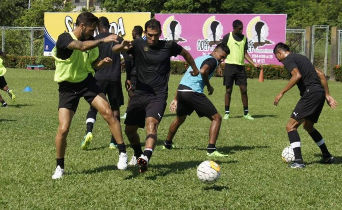 Se volvió a lesionar el argentino Luciano Ursino y será baja ante Olimpia