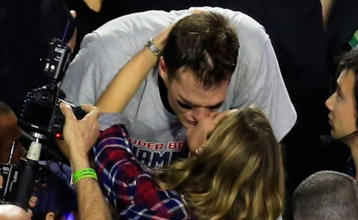La amorosa celebración entre Tom Brady y Gisele en el Super Bowl