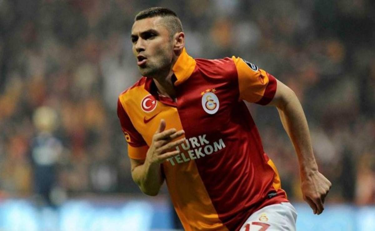 El turco Burak Yilmaz ficha por el Guoan de la Súper Liga China
