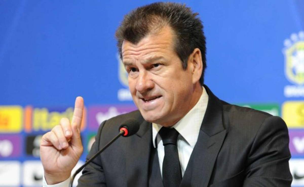 Dunga excluyó a Marcelo de la selección de Brasil por hablador