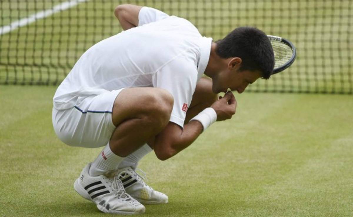 Novak Djokovic y su ritual de comerse el césped en Wimbledon