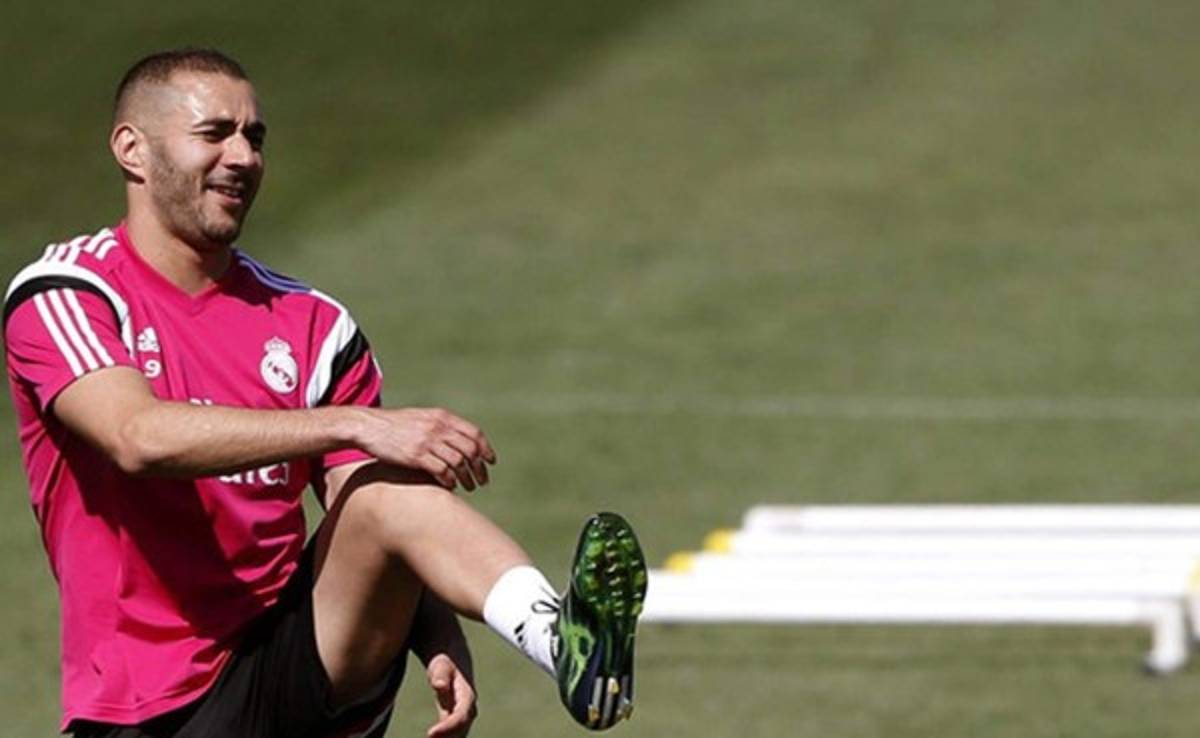 Benzema realiza trabajo de campo en día de recuperación para titulares