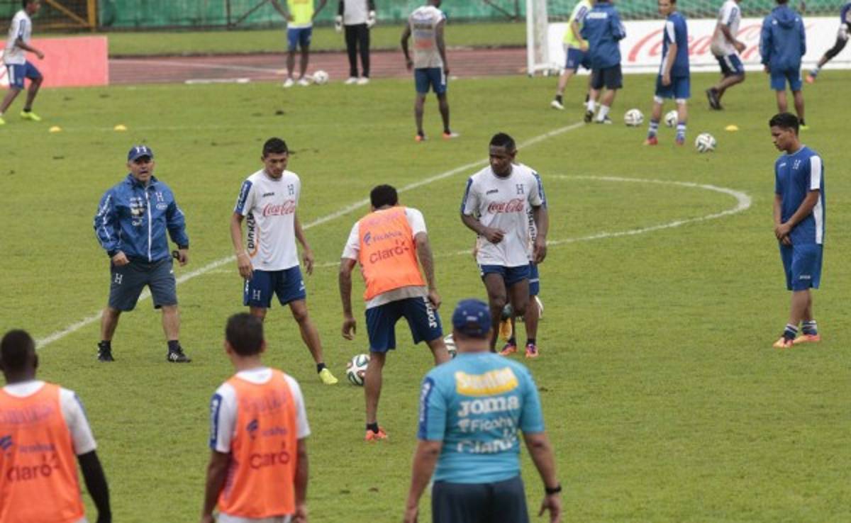 La Selección de Honduras entrena hasta bajo la lluvia