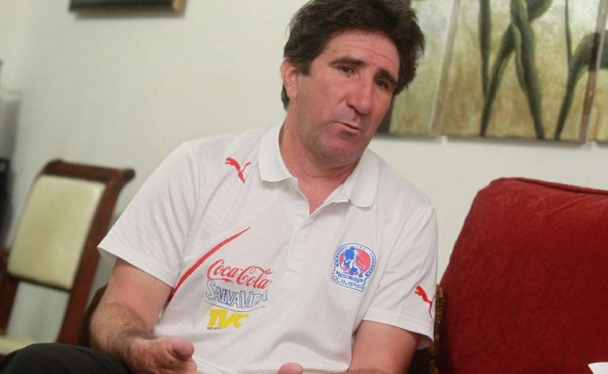 Héctor Vargas defiende a Diego Vázquez tras ser acusado de pedir dinero a jugadores