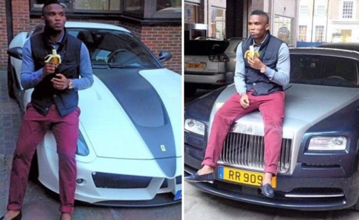 Eto’o se come un banano y pregunta: ¿Alguien quiere ser un mono como yo?