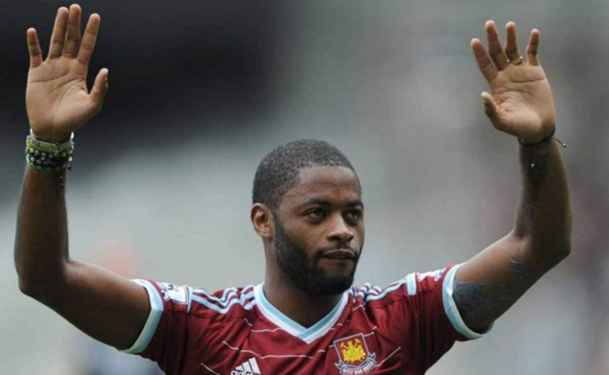 Alex Song no quiere regresar al Barcelona y desea quedarse en el West Ham
