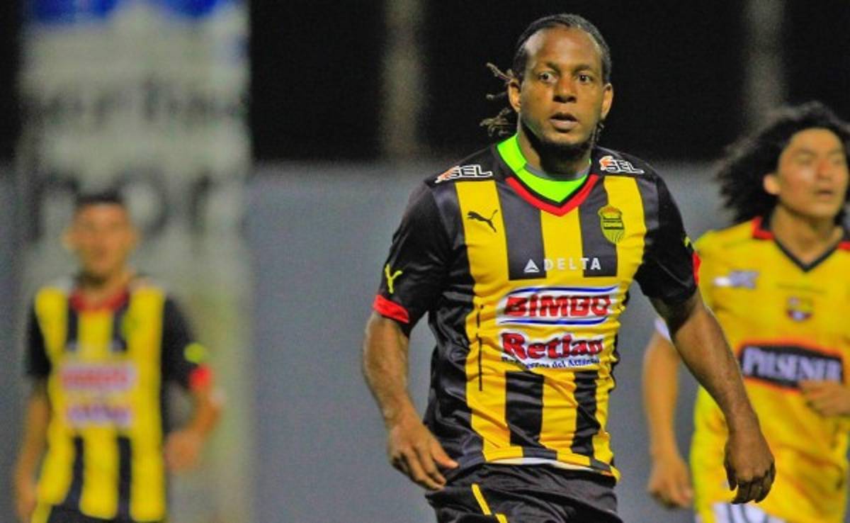 Víctor 'Mambo' Núñez: 'Un clásico es a morir'