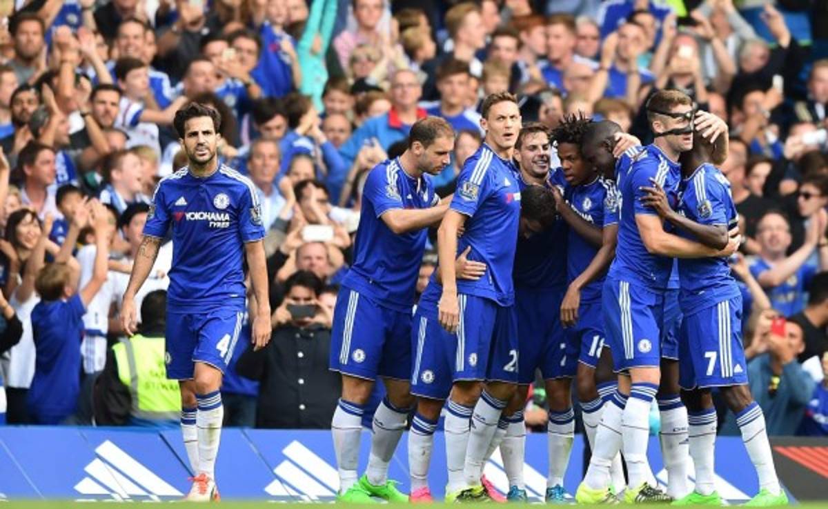 Chelsea vence a un Arsenal con dos expulsados