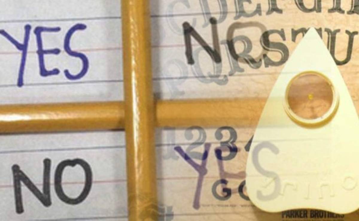 'Charlie Charlie', el reto paranormal que se viraliza en redes sociales