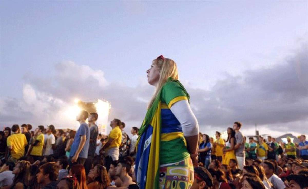 Triste adiós a Brasil. Holanda golea 3-0 y es tercer lugar del mundial .