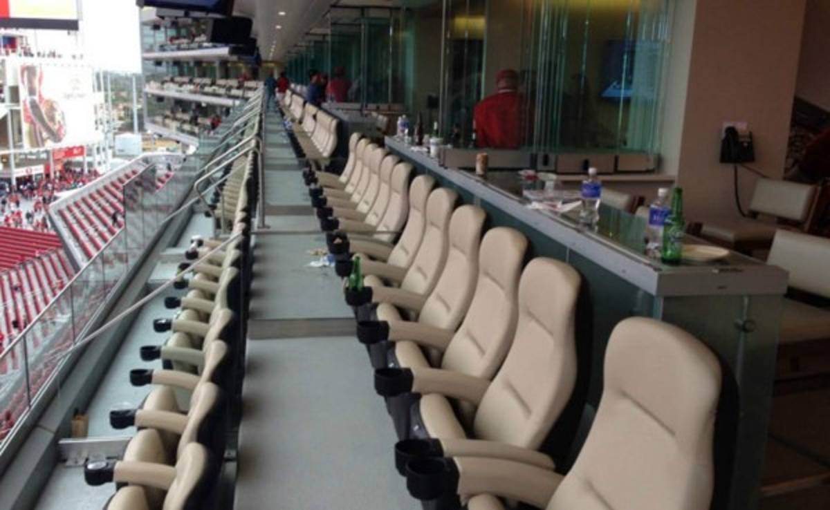 El precio de los palcos para el Super Bowl 50 se desploman