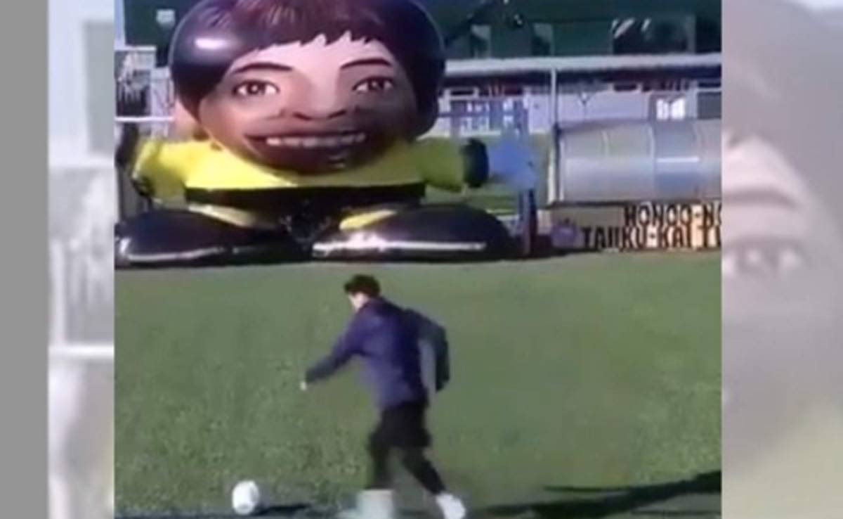 VIDEO: Messi gana el duelo a un gigante arquero japonés