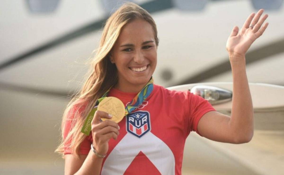 Mónica Puig recibida con honores en Puerto Rico