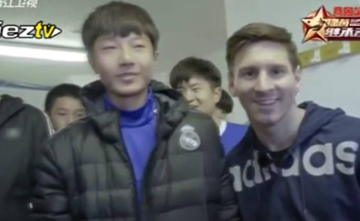 VIDEO: Joven chino aficionado del Madrid se niega a saludar a Messi