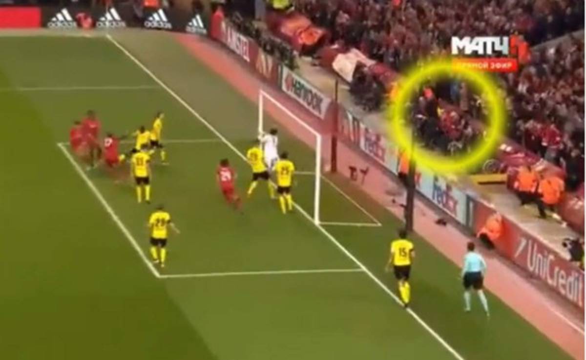 ¡Milagro en Anfield! Aficionados discapacitados se levantan en gol del Liverpool