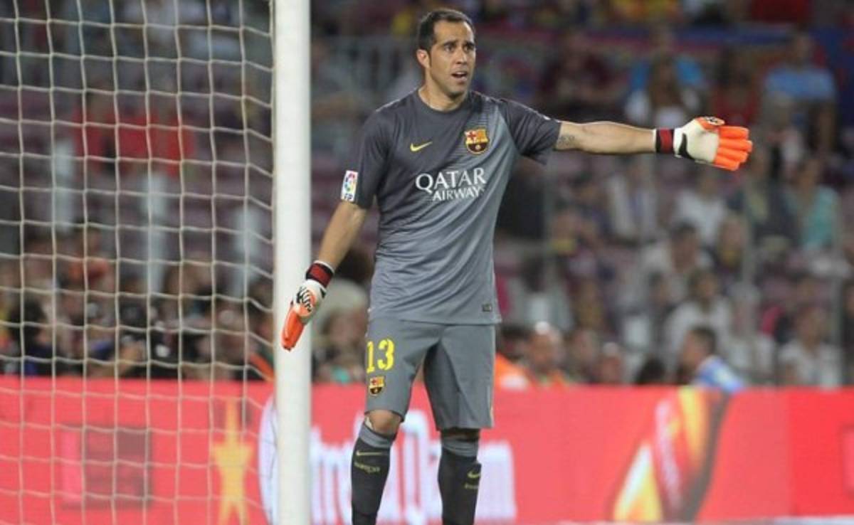 Claudio Bravo sufre una lesión muscular y podría ser baja ante Atlético