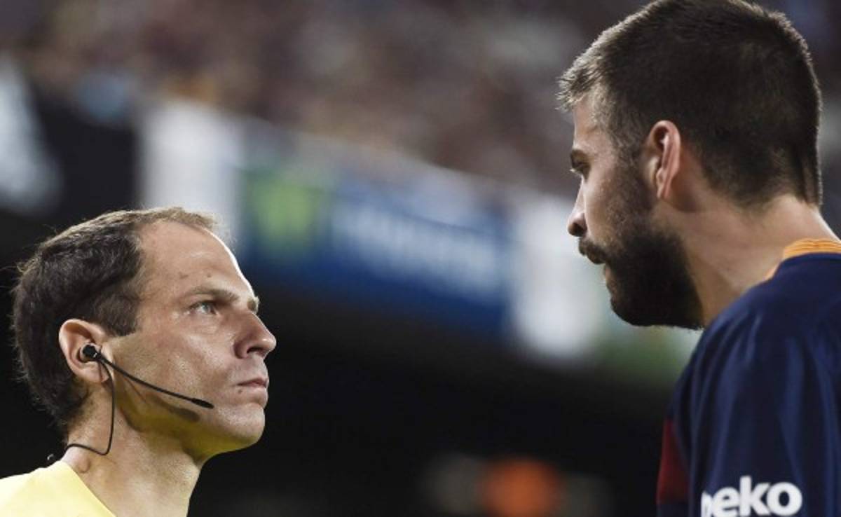Gerard Piqué sería castigado por cuatro partidos por insulto al árbitro