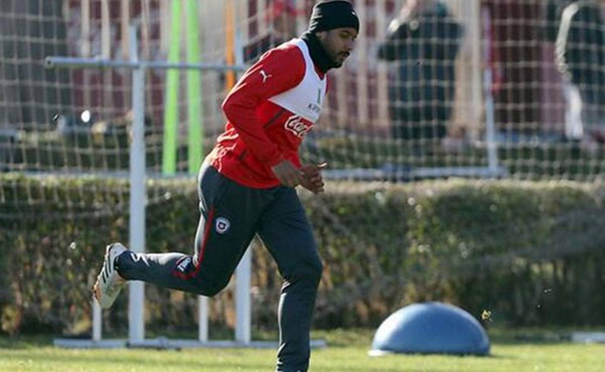 Jean Beausejour abandona entrenamiento de la selección de Chile