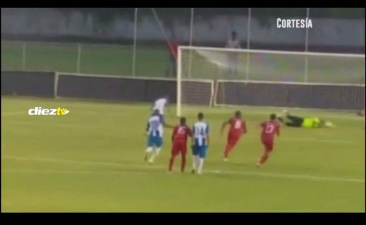 VIDEO: Así fue el penal errado por Johnny Leverón ante Belice