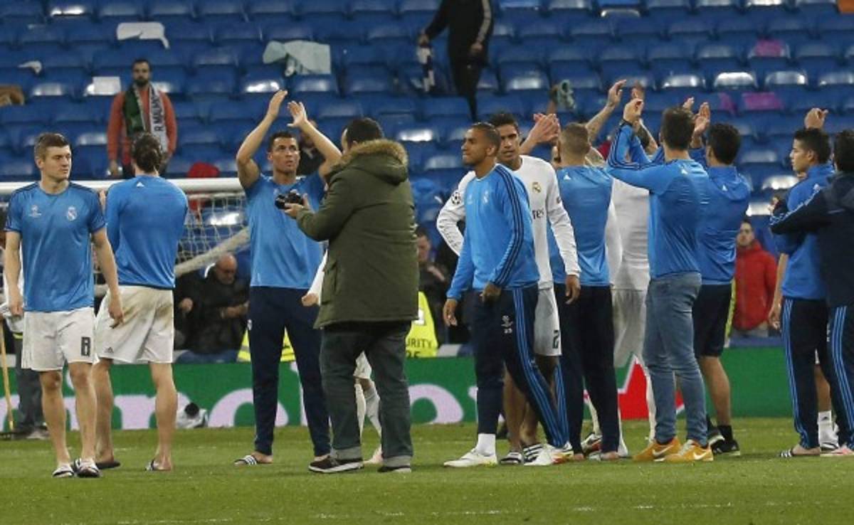 VIDEO: Jugadores del Real Madrid regresaron al campo por pedido de la afición
