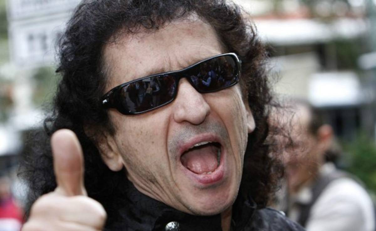 Rockero mexicano pide 'minuto de relajo' en honor al Perro Aguayo