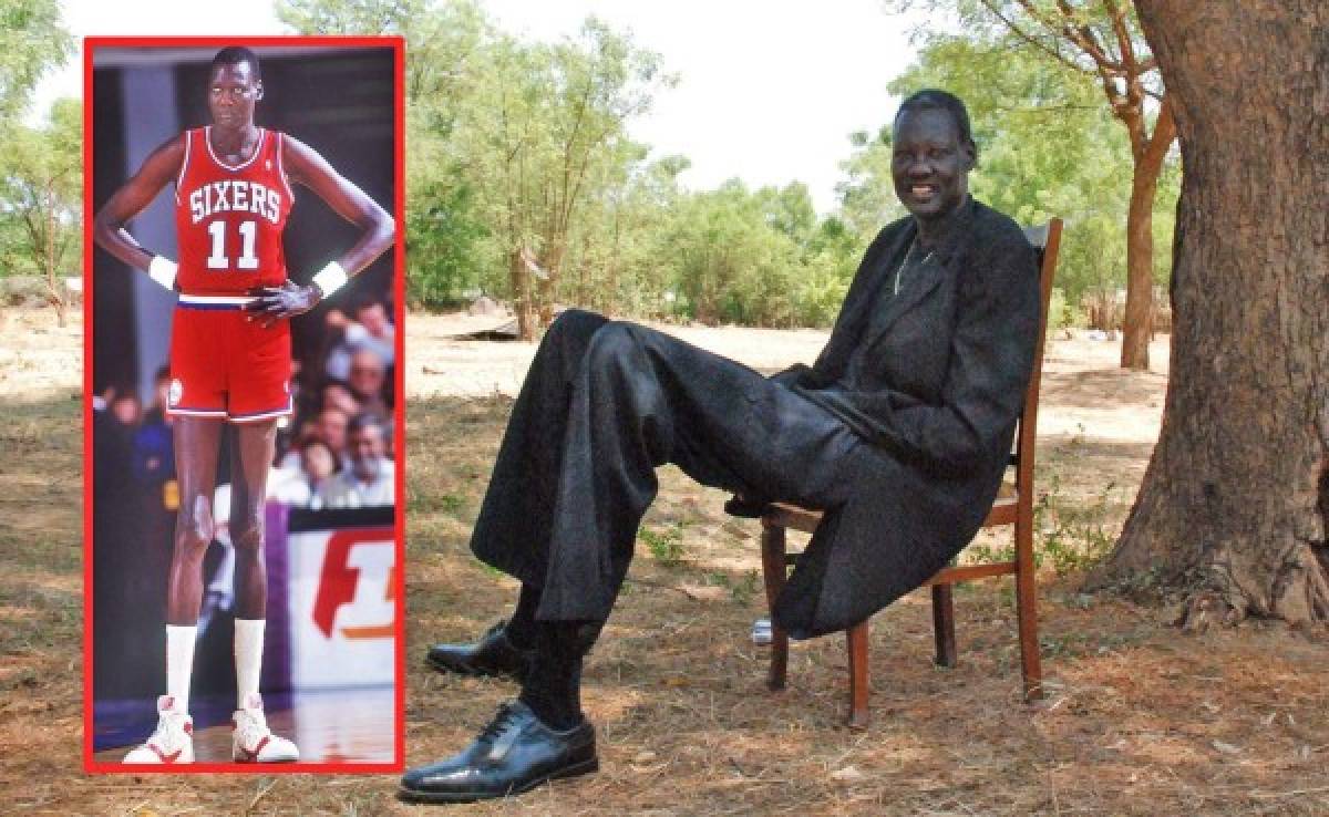 Manute Bol, el basquetbolista de 2,31 metros que gastó su dinero en obras benéficas