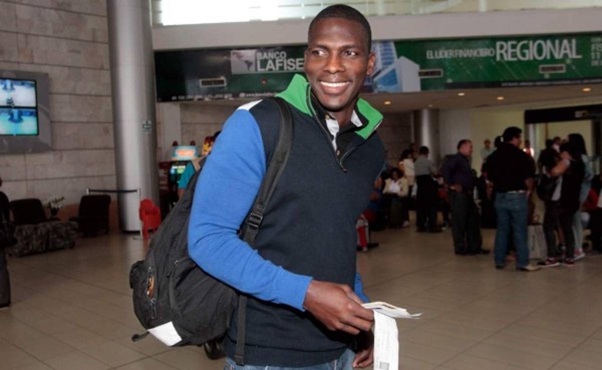 Delantero Javier Estupiñán no pudo ingresar a Costa Rica