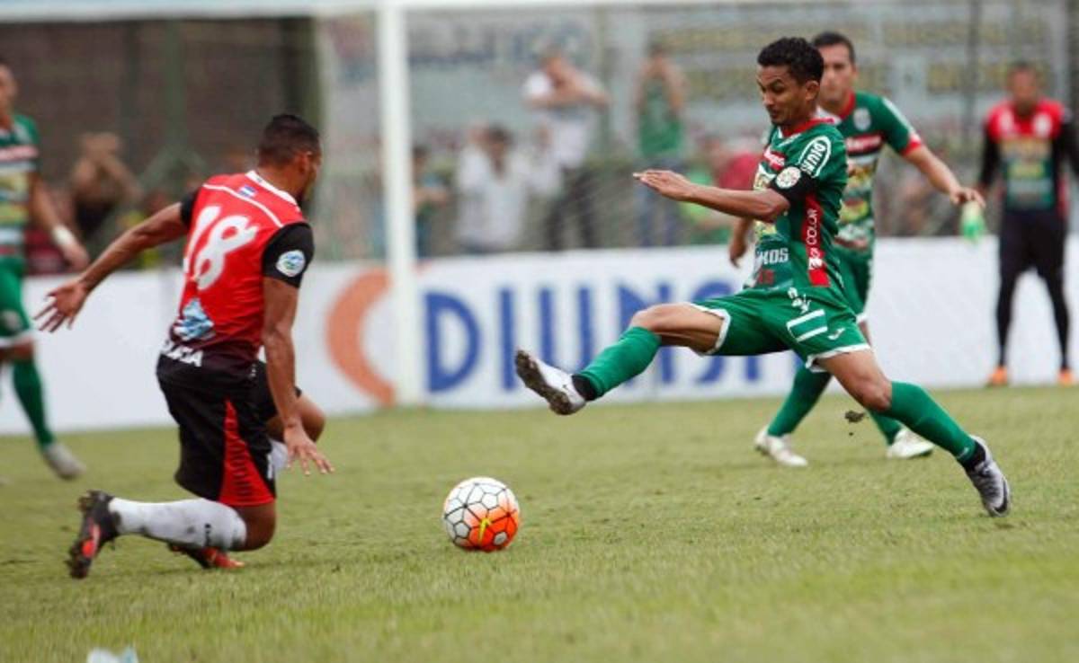 El volante Mario Berríos será evaluado este lunes