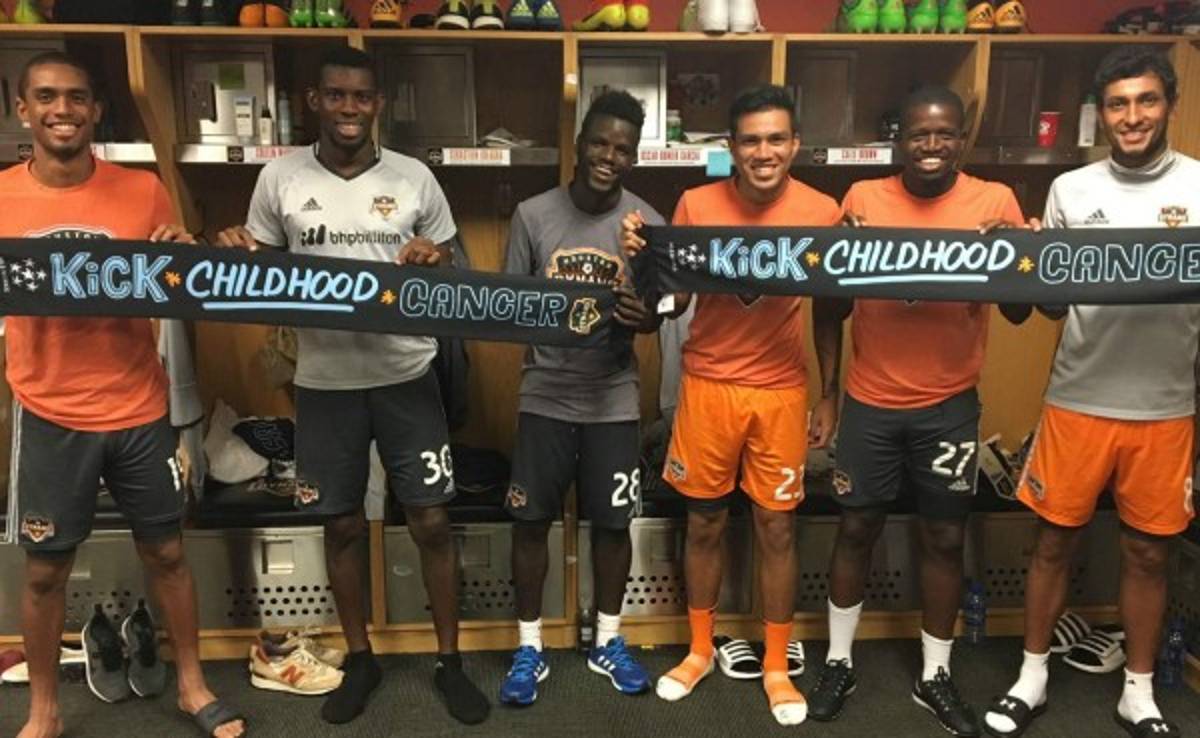 VIDEO: Hondureño José Escalante comparte cena típica con su compañero en el Houston