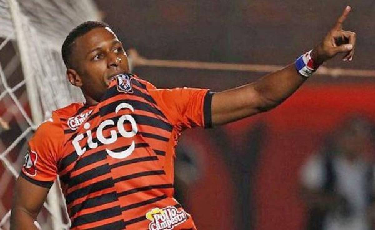 Panameño 'Yuyu' Muñoz cumplió 400 juegos en el fútbol de El Salvador