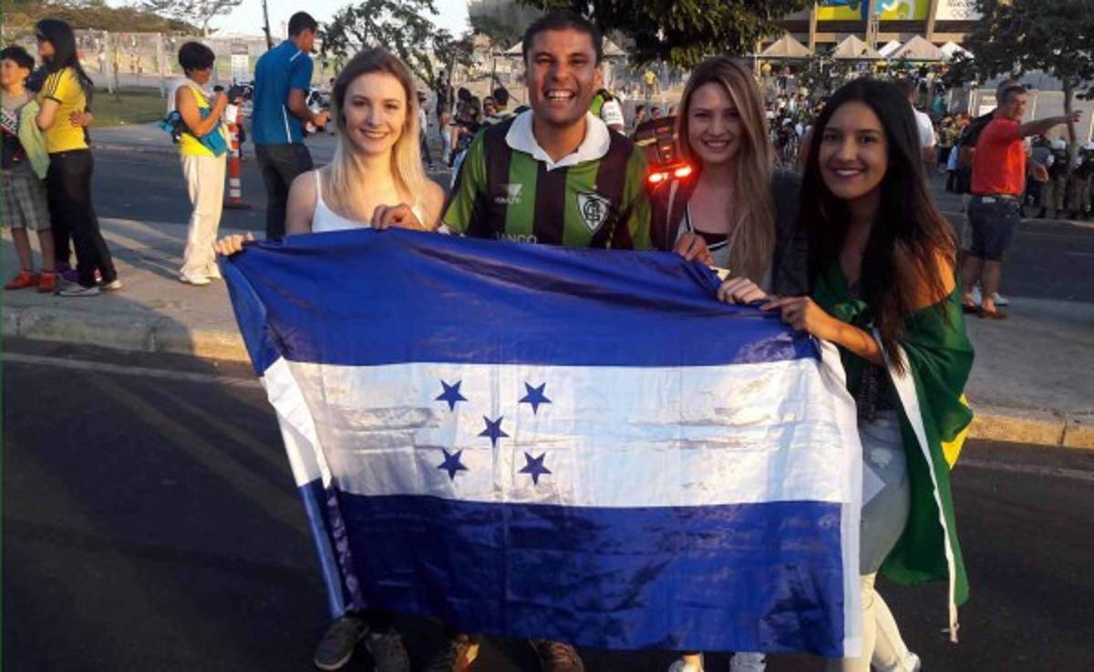 Fiesta en el estadio Mineirao previo al Honduras - Corea del Sur 