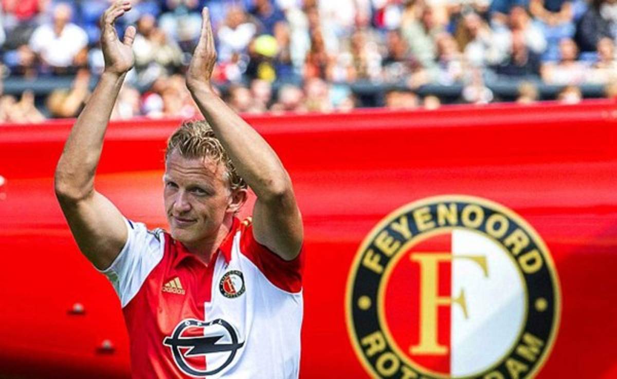 VIDEO: Dirk Kuyt fue recibido como ídolo en su regreso al Feyenoord