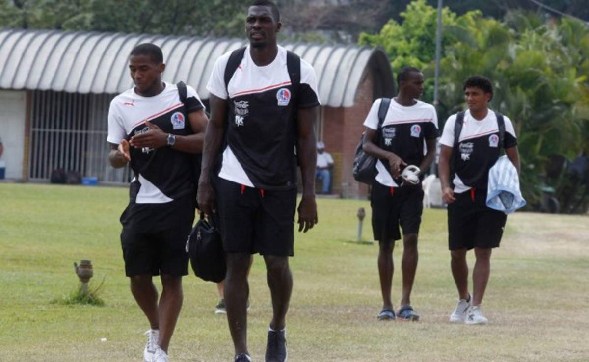 Olimpia viajó a Santa Bárbara sin Bayron Méndez ni Johnny Palacios