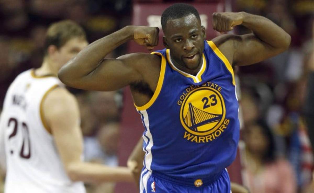 Jugadores de Warriors culpan a James de suspensión a Green