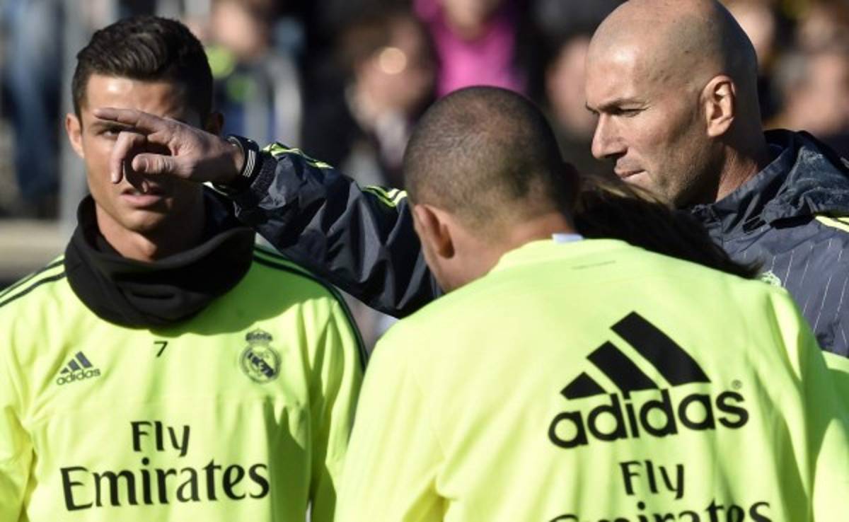 FOTOGALERÍA: Más de cinco mil aficionados ovacionaron a Zidane